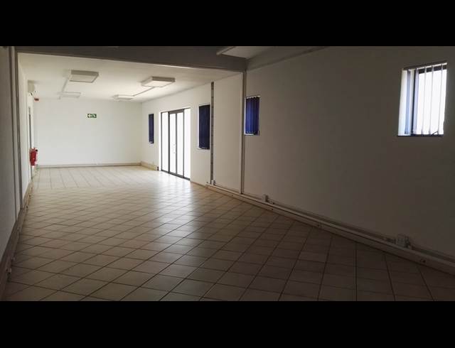 5,631M² WAREHOUSE TO LET IN POMONA
