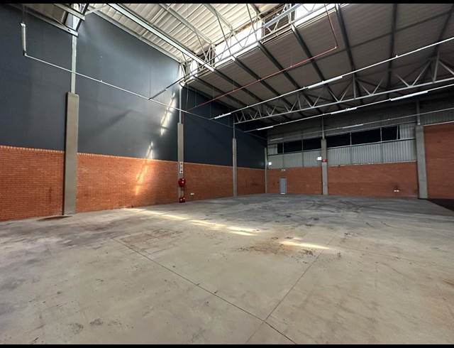 609M² WAREHOUSE TO LET IN LONGLAKE