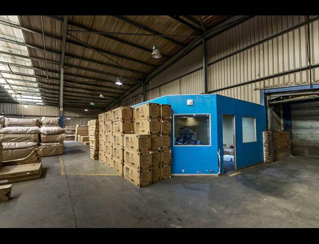 9,946M² WAREHOUSE TO LET IN WYNBERG
