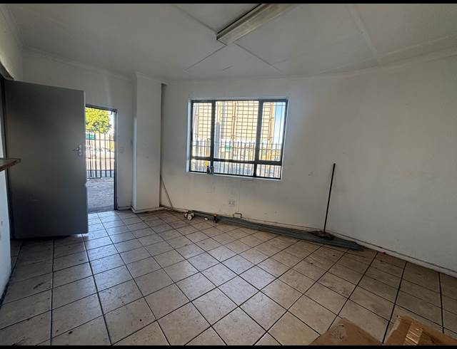 480M² WAREHOUSE TO LET IN PAROW INDUSTRIAL