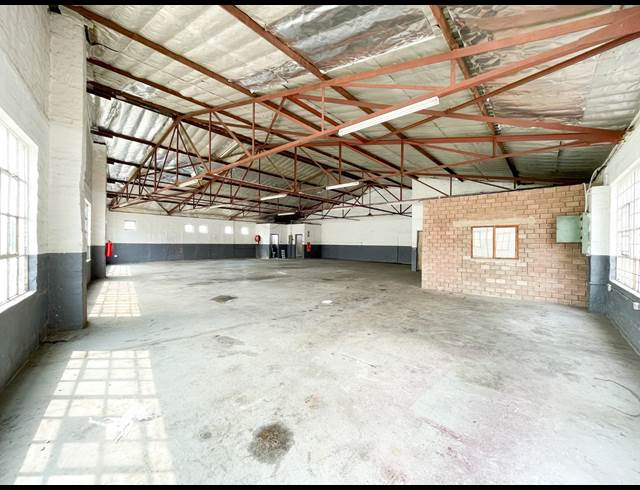 375M² WAREHOUSE TO LET IN NEW GERMANY