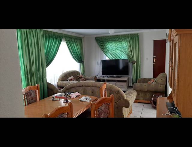 3 bed property to rent in DEWALD HATTINGH PARK