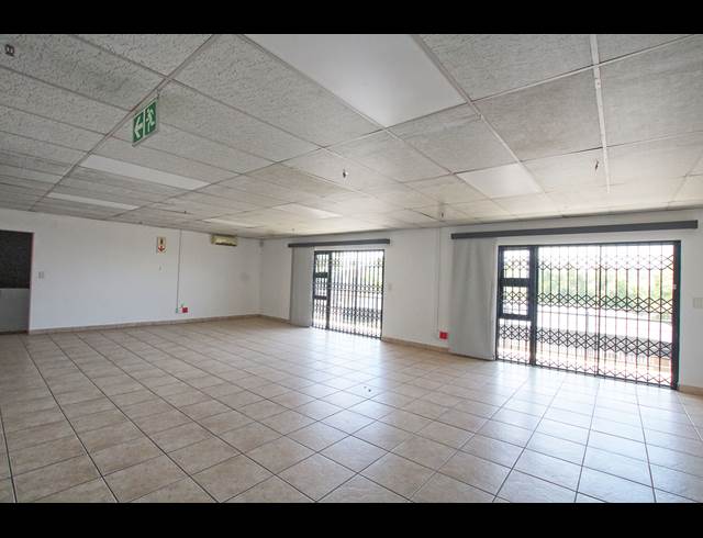 1,607M² WAREHOUSE TO LET IN HOOGLAND