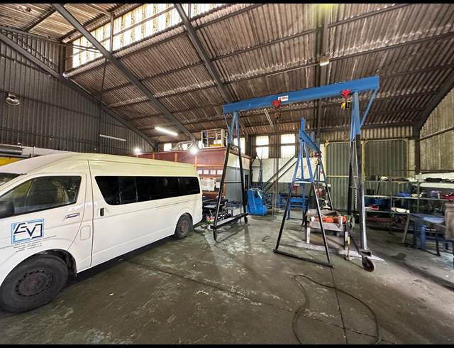580M² WAREHOUSE RENTED IN TRIANGLE FARM