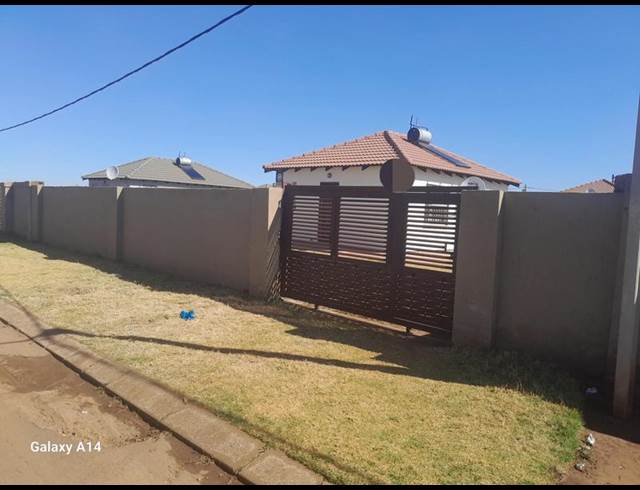 2 BEDROOM PROPERTY TO RENT IN LUFHERENG