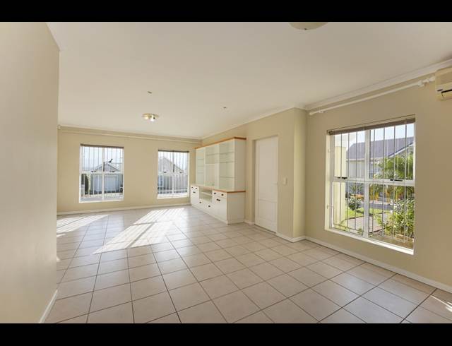 3 bed property to rent in LANGERUG