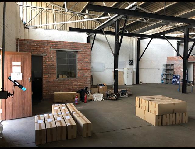270M² WORKSHOP TO LET IN EPPING INDUSTRIAL
