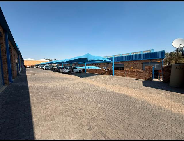 285M² WAREHOUSE TO LET IN LASER PARK