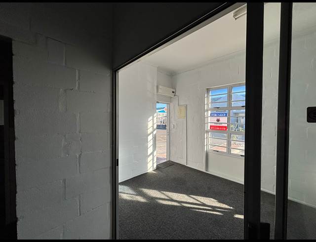 100M² WAREHOUSE TO LET IN MARCONI BEAM INDUSTRIA