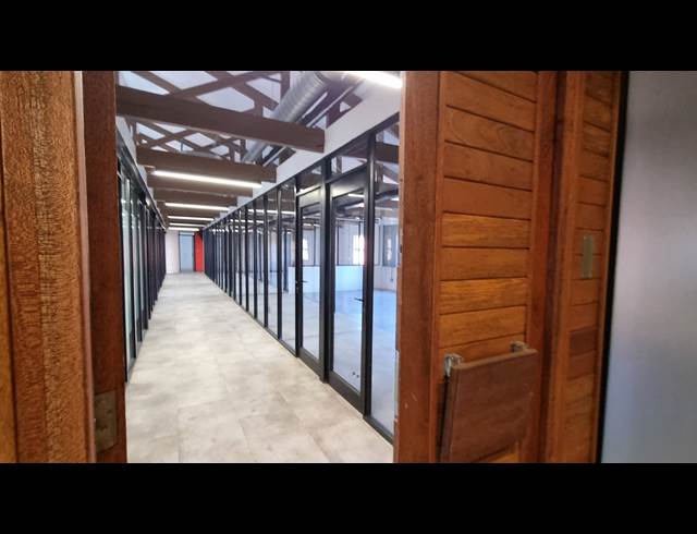 307M² OFFICE TO LET IN WOODSTOCK