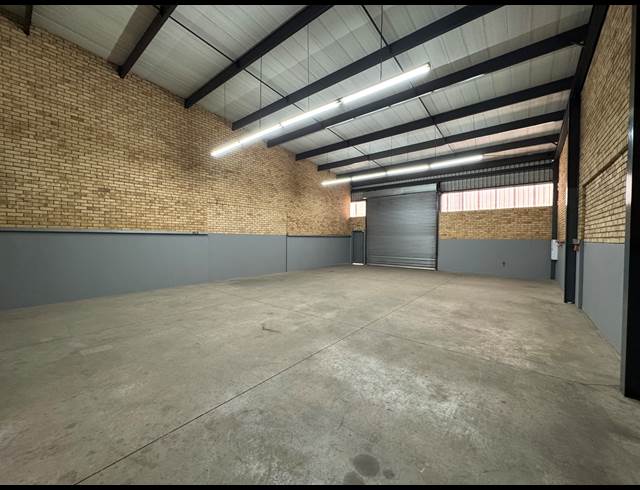 250M² WAREHOUSE TO LET IN CHAMDOR