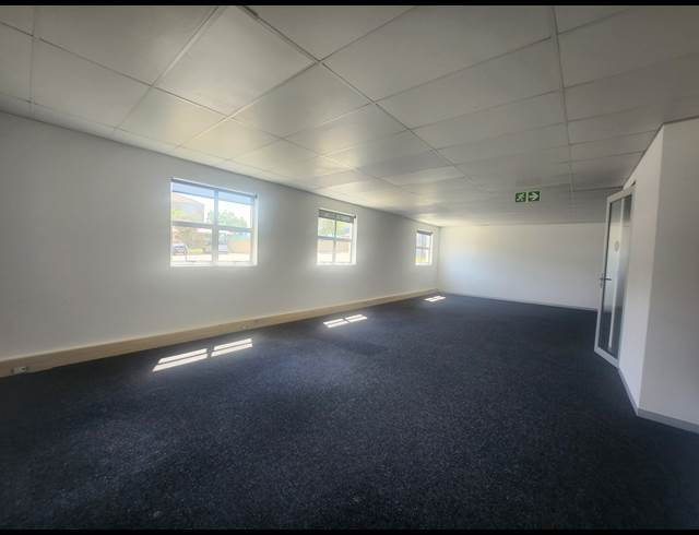 81M² OFFICE TO LET IN HALFWAY GARDENS