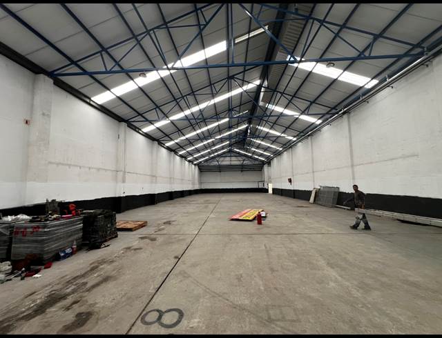 1,972M² WAREHOUSE TO LET IN BEACONVALE