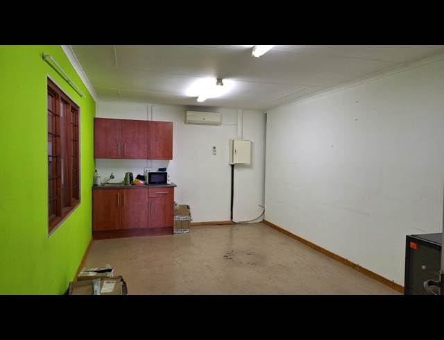 206M² OFFICE TO LET IN RIVERSIDE PARK