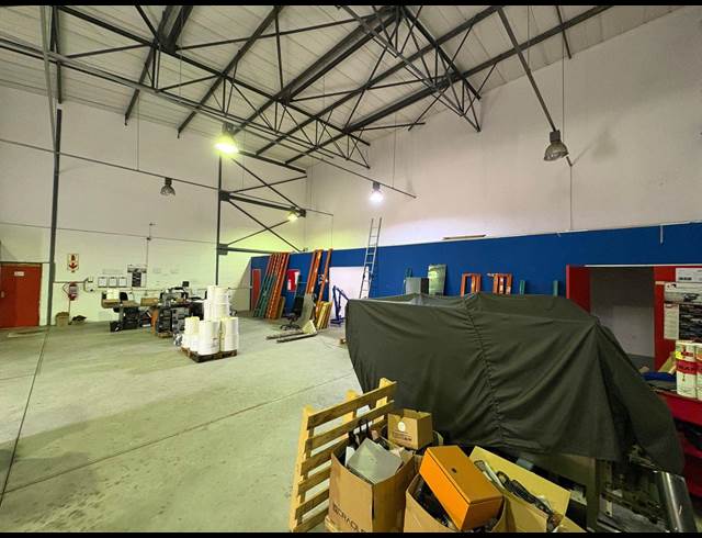 274M² WAREHOUSE TO LET IN SOMERSET WEST CENTRAL