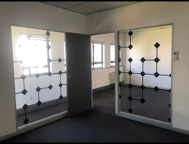89M² OFFICE TO LET IN HYDE PARK