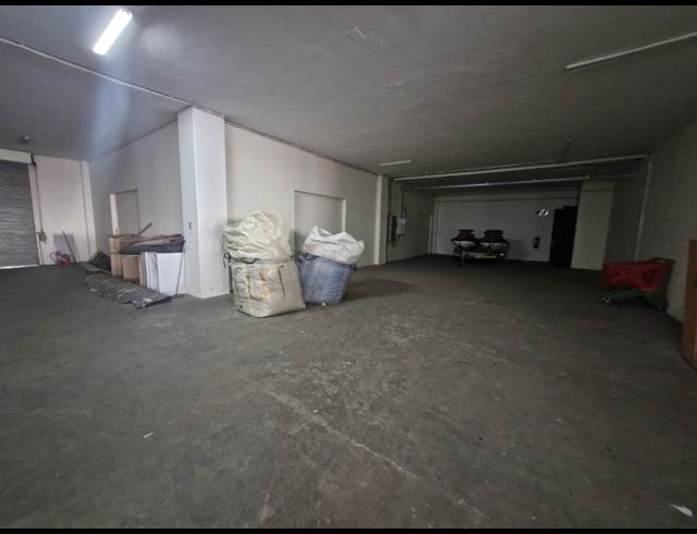 1,140M² WAREHOUSE TO LET IN WYNBERG