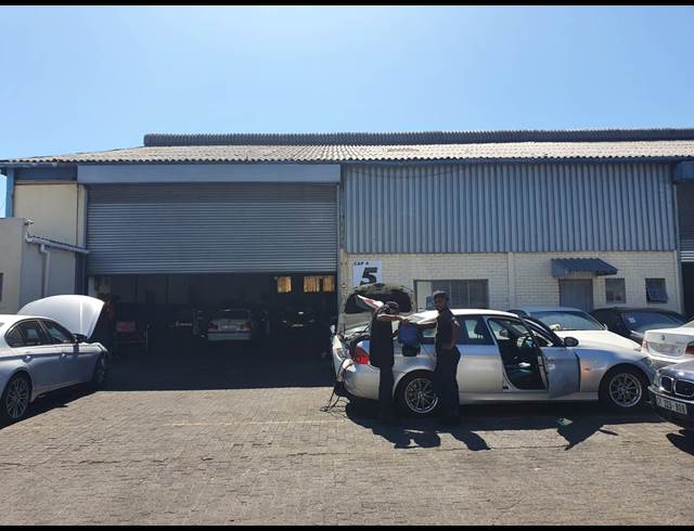 470M² FACTORY RENTED IN TRIANGLE FARM