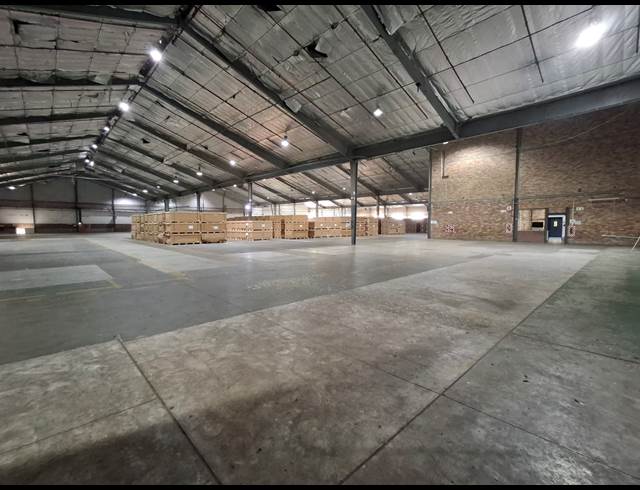 11,500M² WAREHOUSE TO LET IN WOODBROOK
