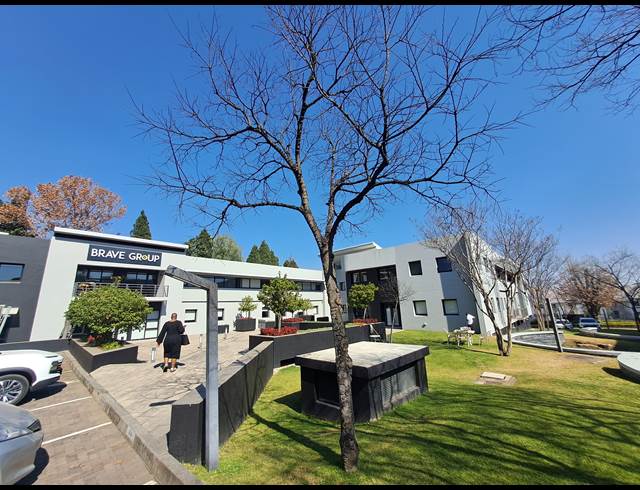 104M² OFFICE TO LET IN HYDE PARK
