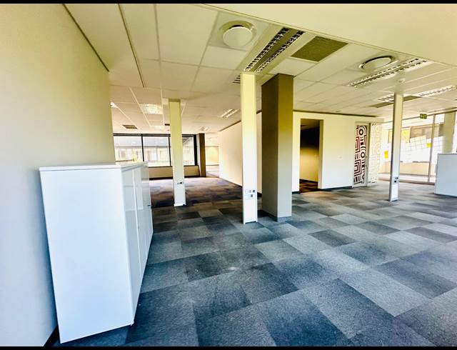5,108M² OFFICE TO LET IN BRYANSTON