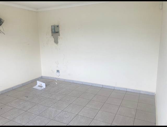 650M² WAREHOUSE TO LET IN KYA SANDS