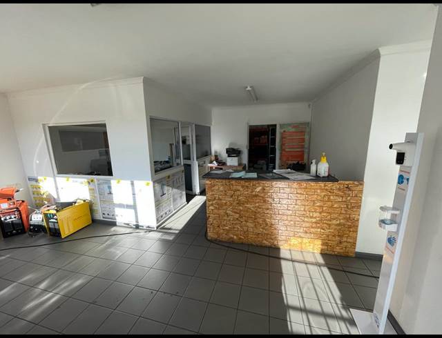 885M² WAREHOUSE TO LET IN PAARDEN EILAND