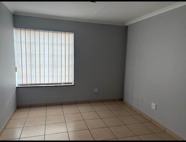 300M² WAREHOUSE TO LET IN ALBERTON NORTH