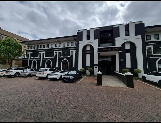 110M² OFFICE TO LET IN HYDE PARK