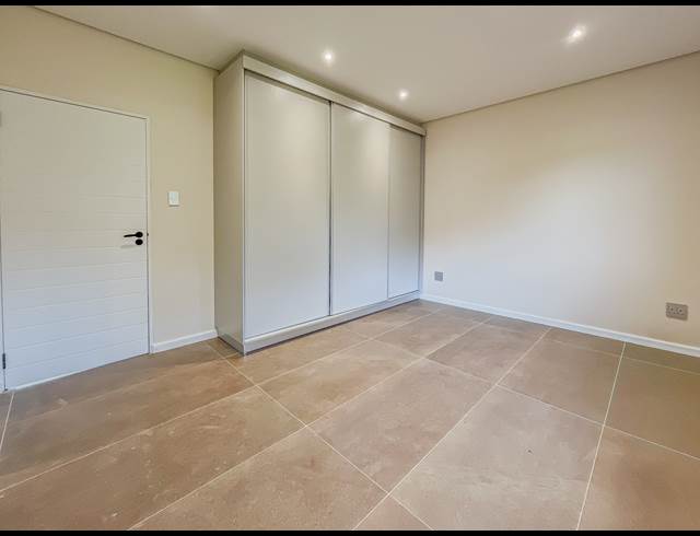 4 BEDROOM TOWNHOUSE TO LET IN SEAWARD ESTATES