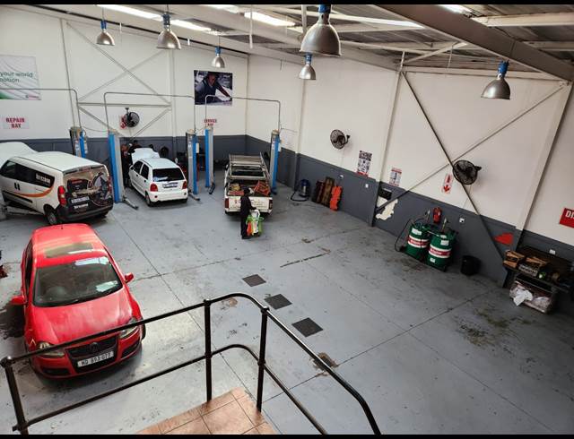 1,000M² WAREHOUSE TO LET IN SPRINGFIELD