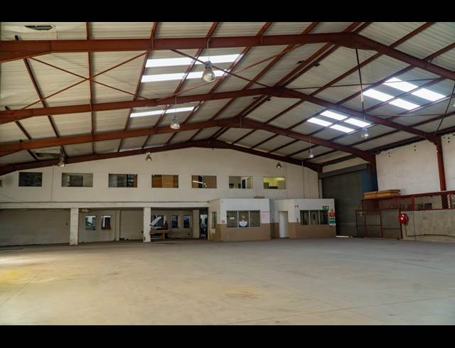 600M² WAREHOUSE TO LET IN CITY WEST