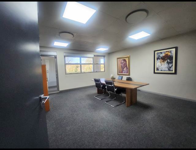 123.93M² OFFICE TO LET IN CARLSWALD