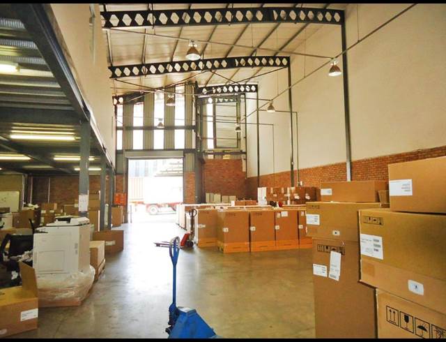 938M² WAREHOUSE TO LET IN MEADOWDALE
