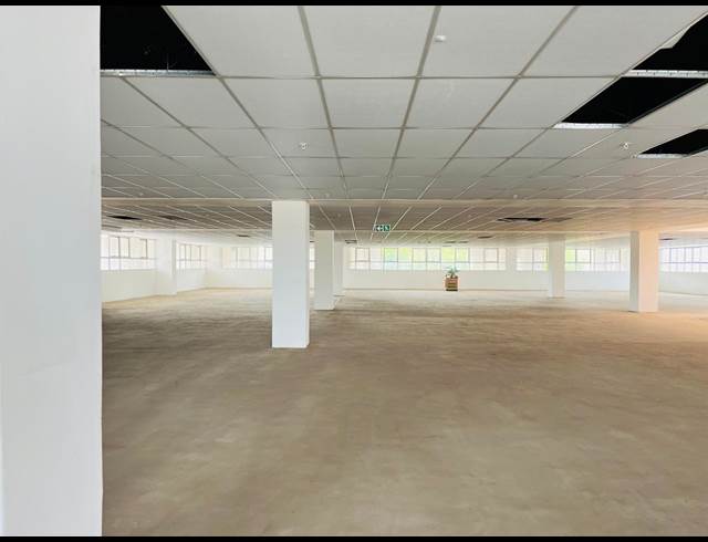 1,115M² OFFICE TO LET IN HALFWAY HOUSE
