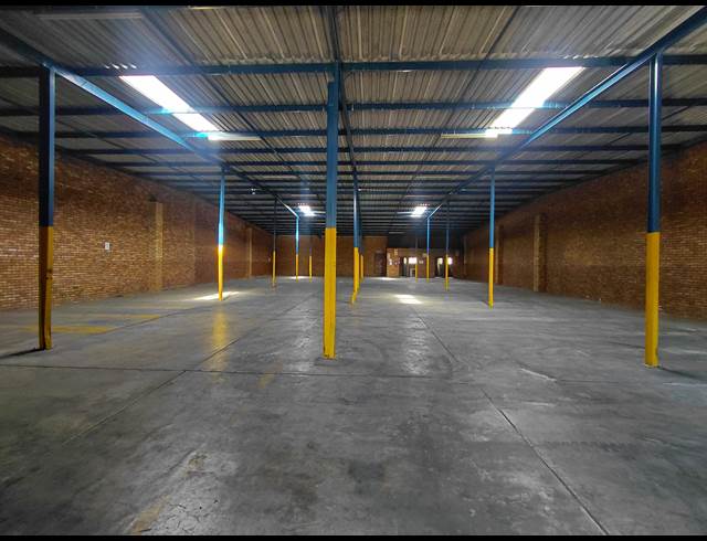 850M² WAREHOUSE TO LET IN POMONA