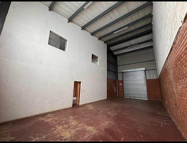 189M² WAREHOUSE TO LET IN CLAYVILLE