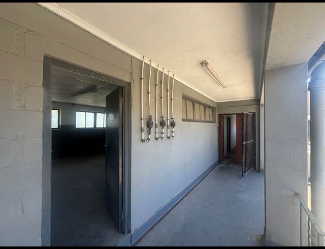 339M² INDUSTRIAL YARD TO LET IN BLACKHEATH INDUSTRIAL