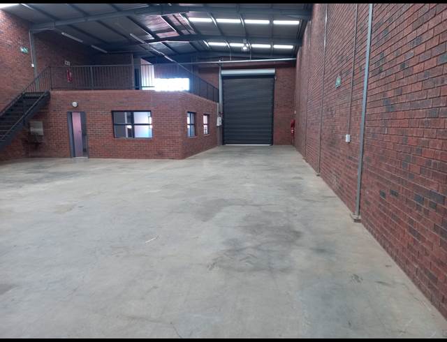 410M² WAREHOUSE TO LET IN POMONA