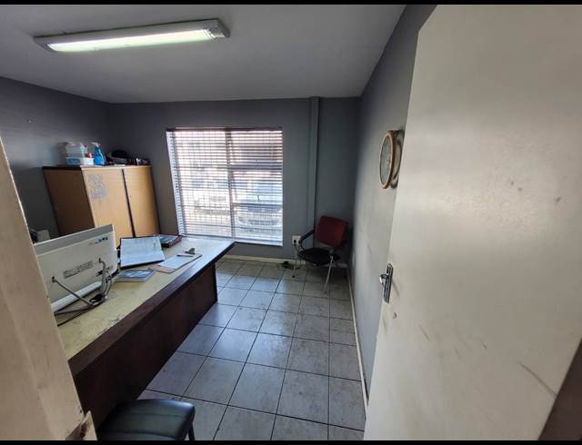 620M² WAREHOUSE TO LET IN STIKLAND INDUSTRIAL