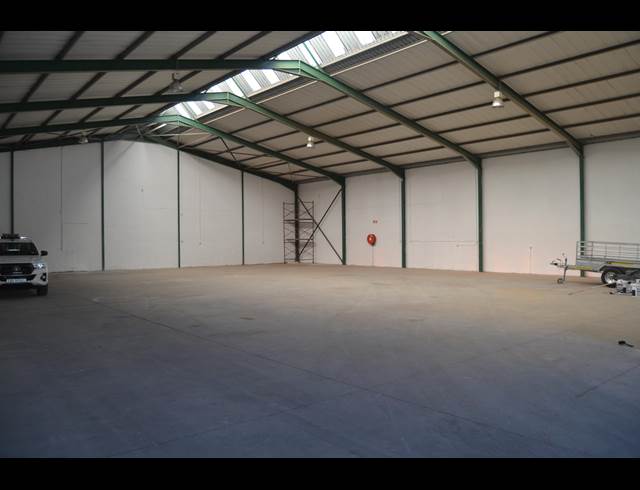 1,100M² WAREHOUSE TO LET IN KILLARNEY GARDENS