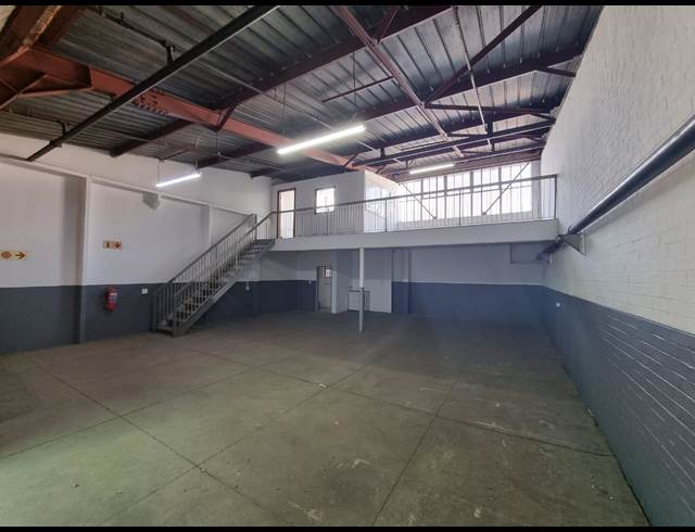 155M² WAREHOUSE TO LET IN STEELEDALE