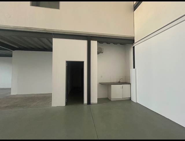 284M² WAREHOUSE TO LET IN MEADOWDALE