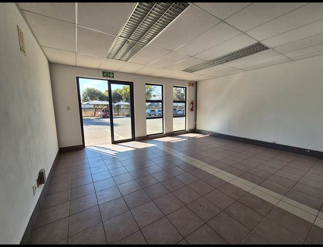 284M² WAREHOUSE TO LET IN DRIEHOEK