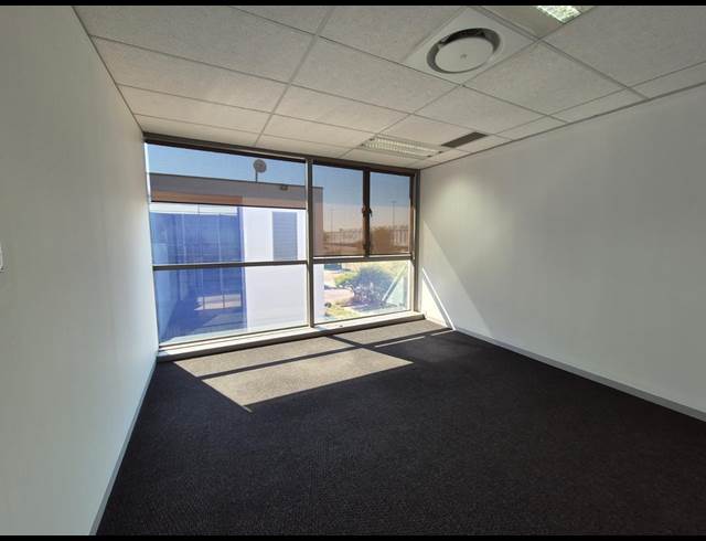 1,253M² OFFICE TO LET IN POMONA