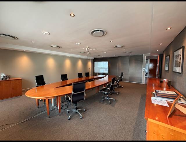 890M² OFFICE TO LET IN DE WATERKANT
