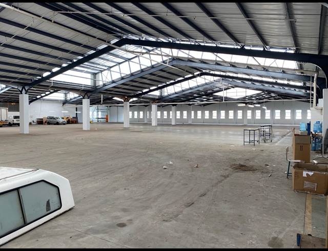 4,000M² WAREHOUSE TO LET IN EPPING INDUSTRIAL