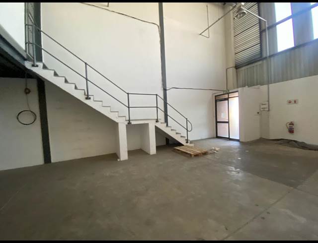 284M² WAREHOUSE TO LET IN MEADOWDALE