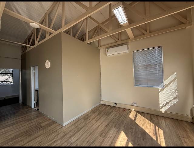 100M² BUSINESS CENTRE TO LET IN RYNFIELD