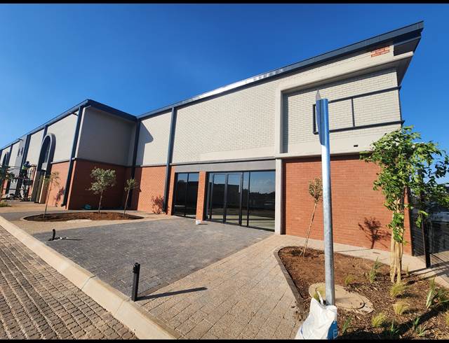 553M² WAREHOUSE TO LET IN ROOIHUISKRAAL